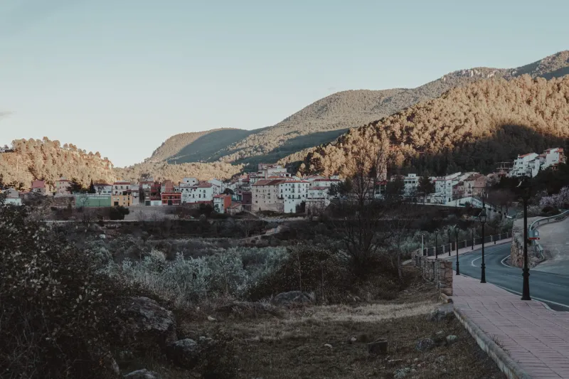 Entre la tradición y el porvenir: cómo los pueblos aprenden a confiar en su propio cambio